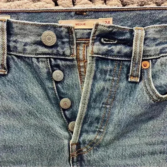 Levi’s Premium Wedgie Fit Jeans - Picture 6 of 8